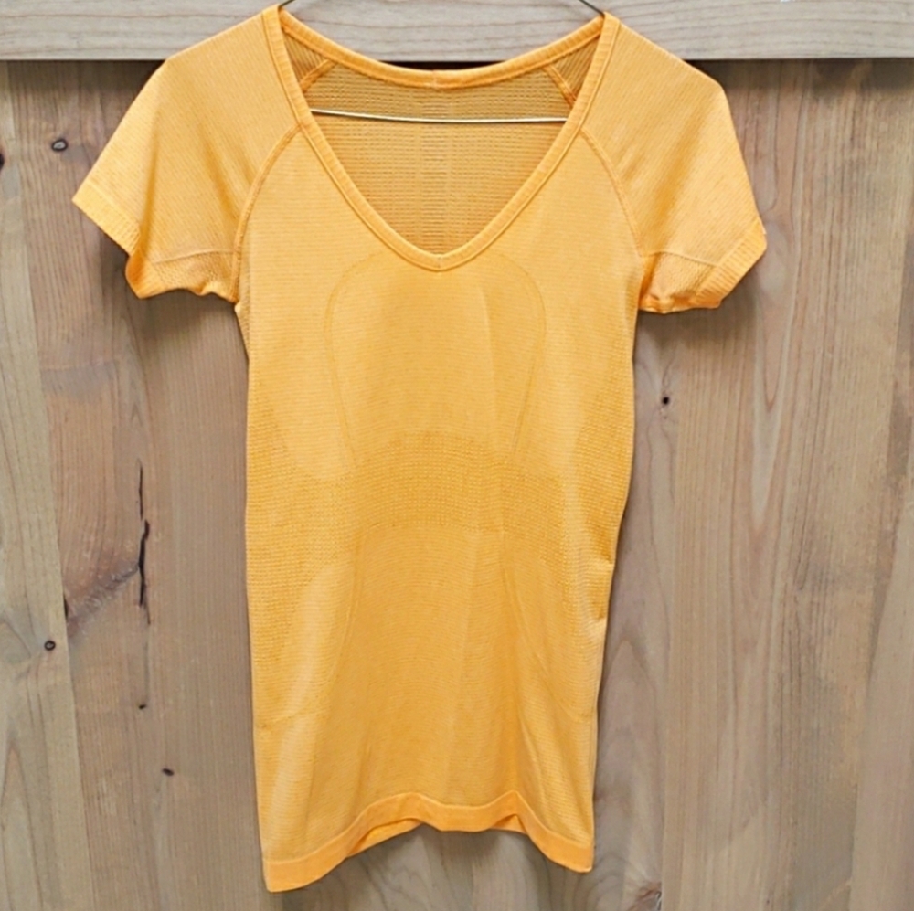 Lululemon Swiftly Tech short sleeve shirt.